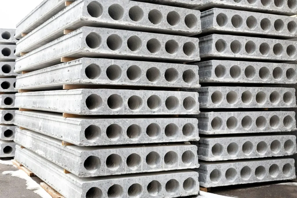 Сравнение ЖБИ и монолитного литья: что выгоднее для строительства в Алматы?